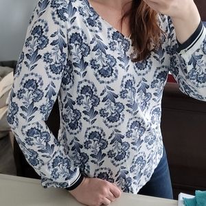 EUC Loft blue floral top
